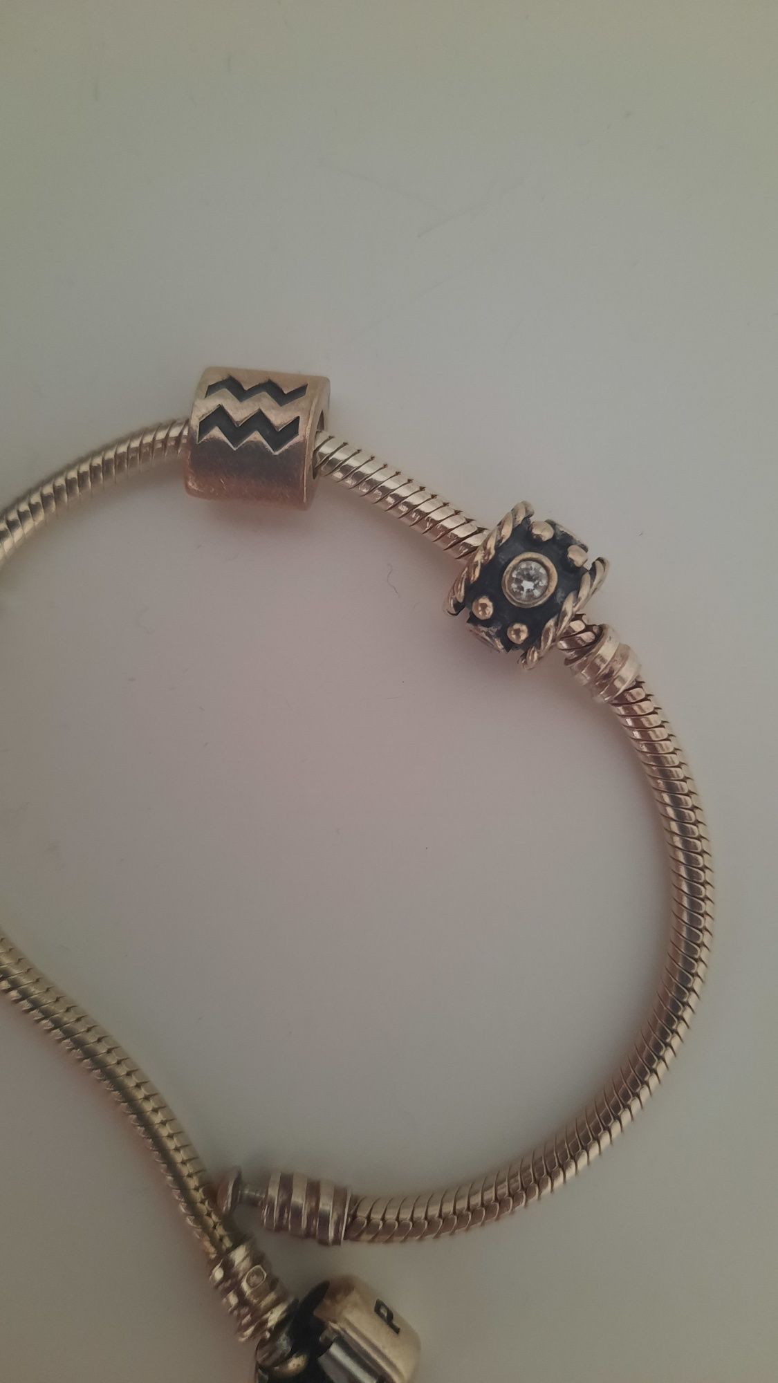 Pulseira pandora com contas