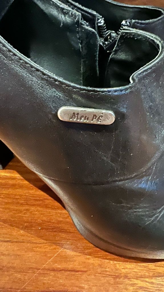 Botins pretos de pele Meu Pé