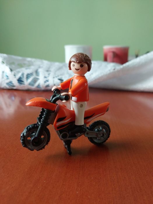Playmobil zestaw chłopczyk na motorze