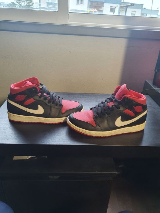Air Jordan 1 mid black gym red white