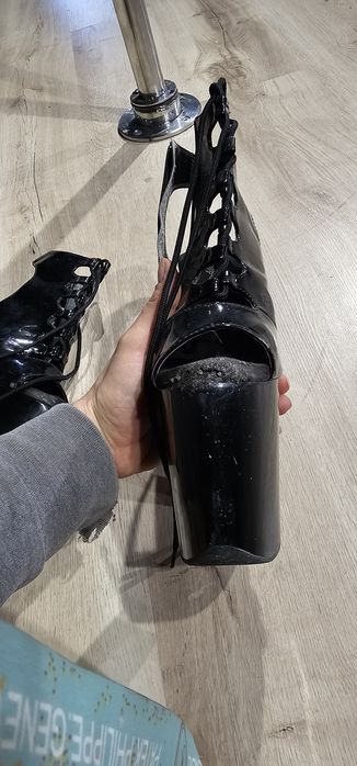 Продам стріпи Pleaser 37 розмір