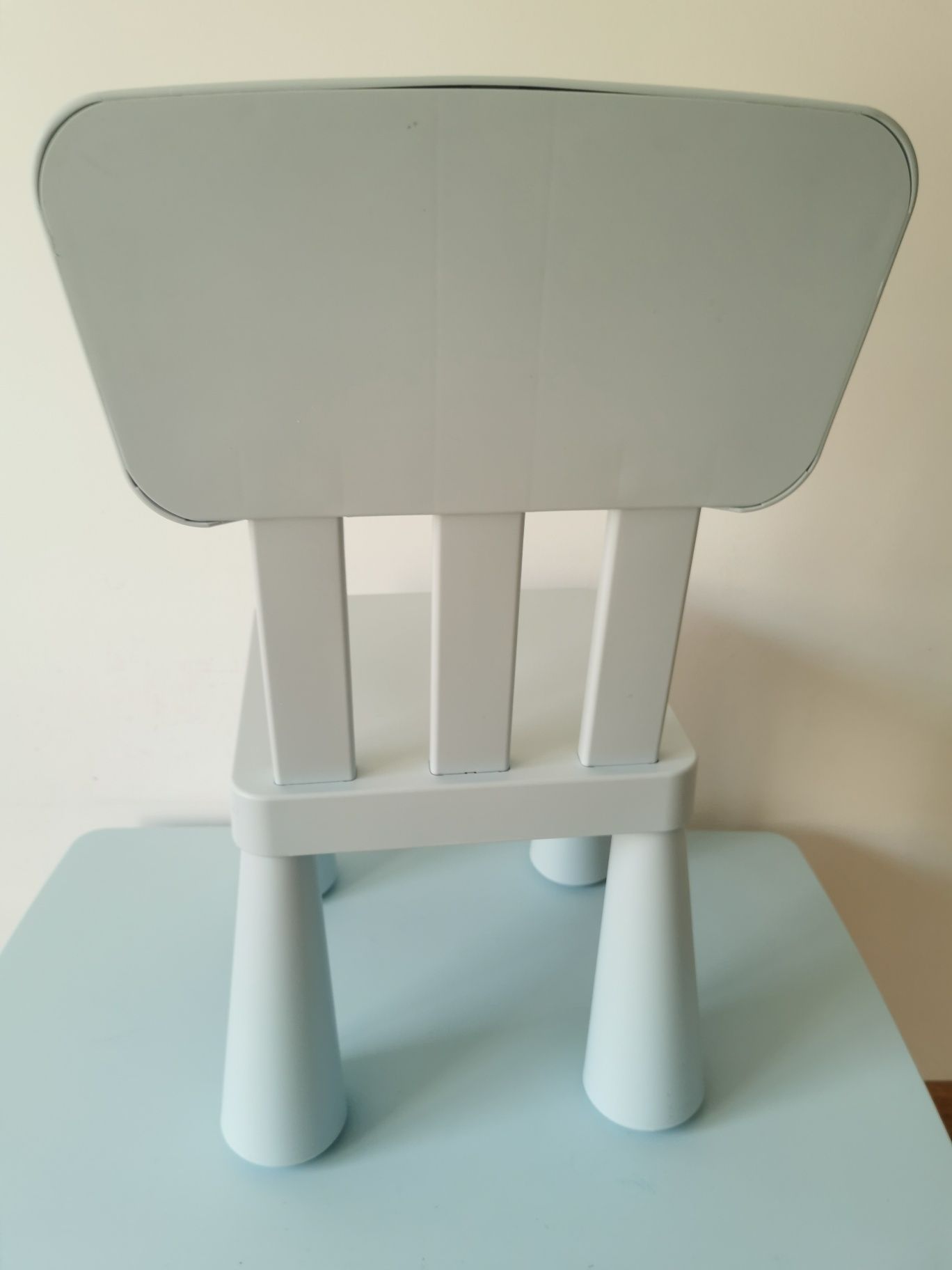 Mesa + cadeira azul IKEA