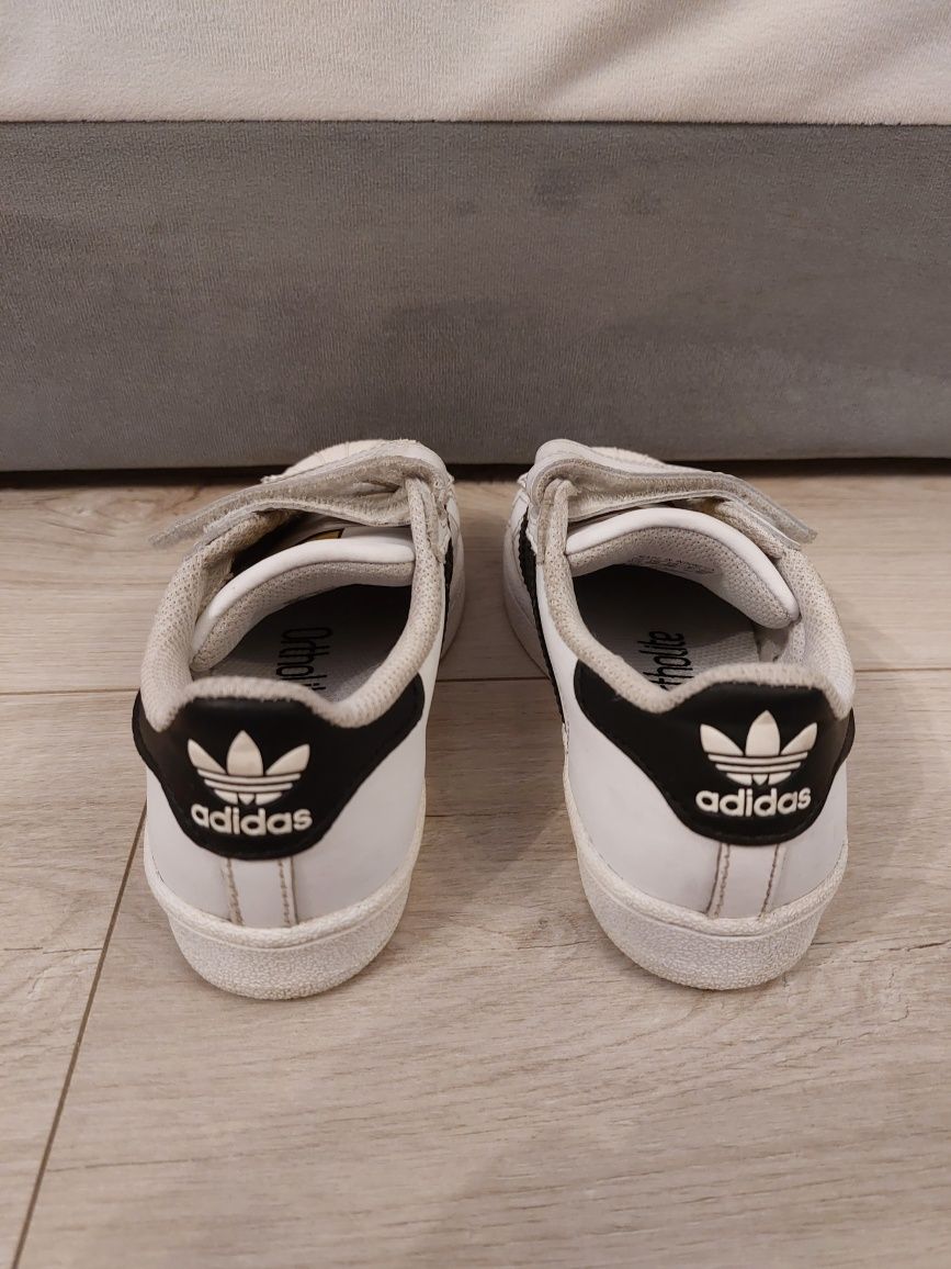 Białe Adidas Superstar rozm. 28, na rzepy