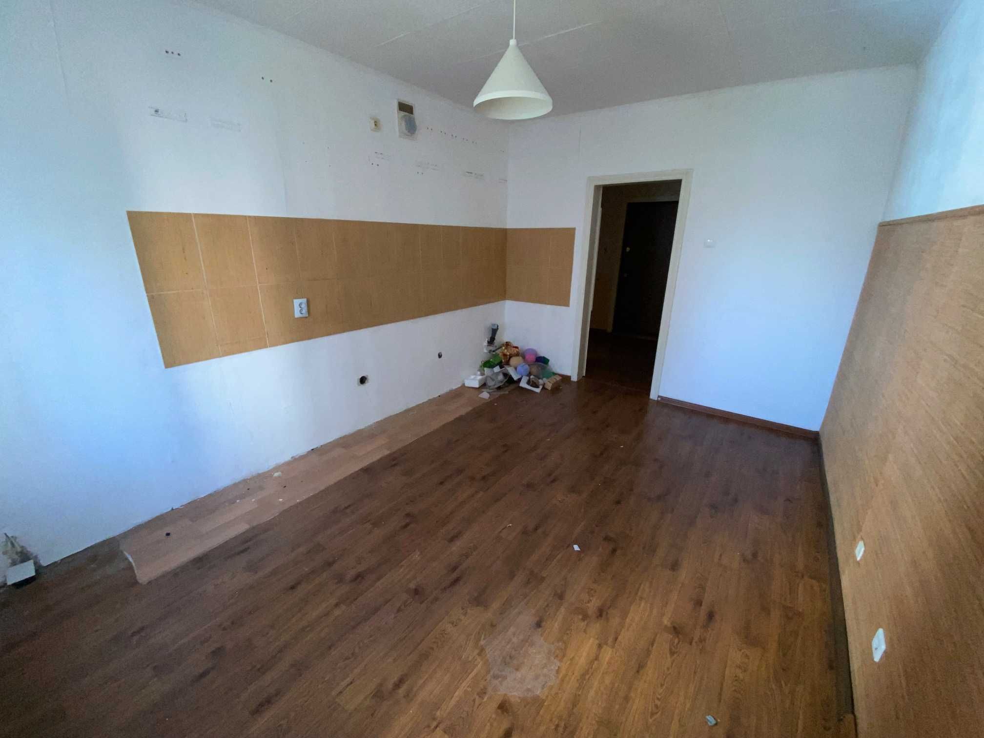 Продаж 2-к квартири 73,3 м2. м.Київ, вул.Драгоманова, 1-Б.   85000$