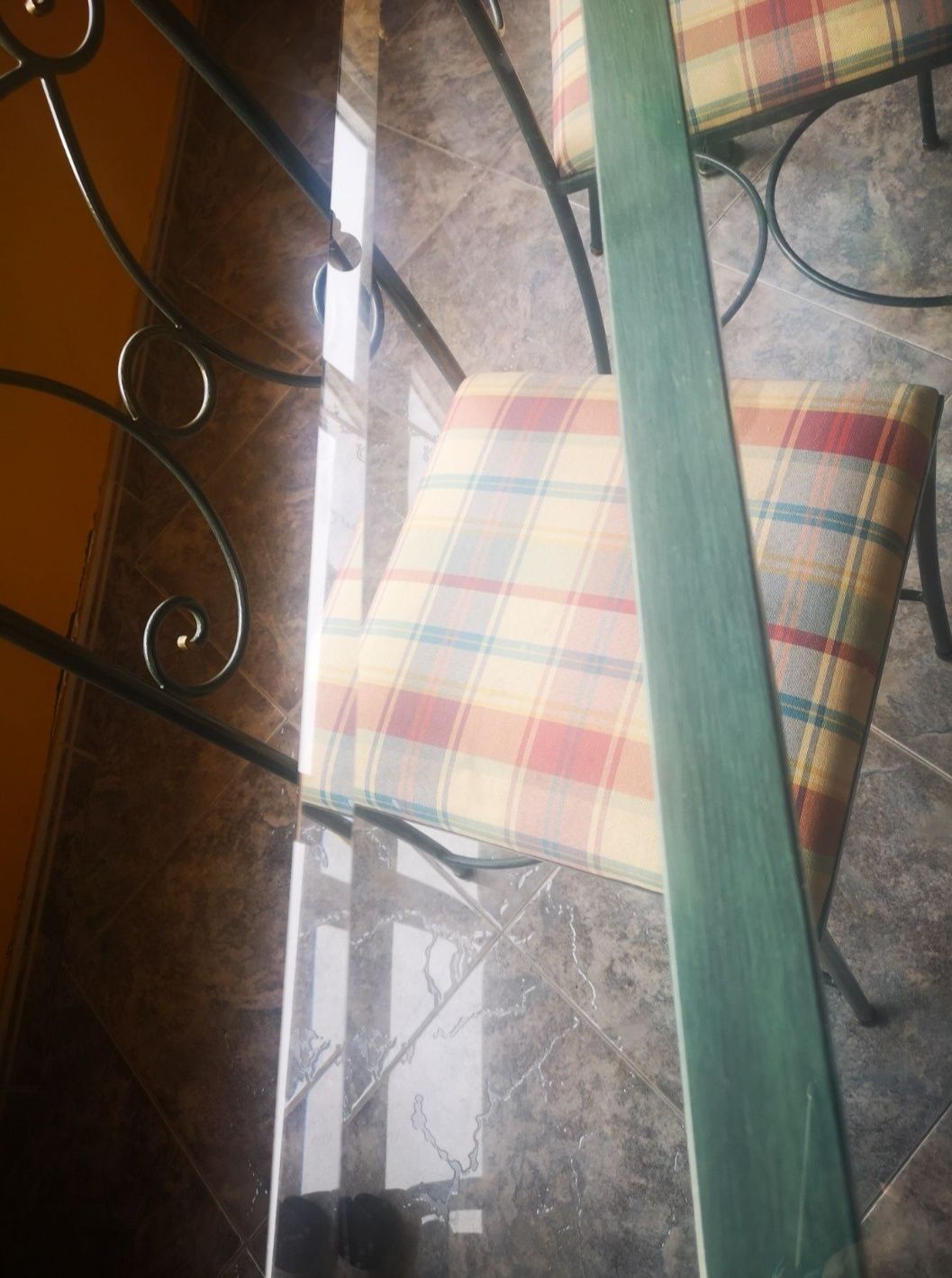 Mesa de jantar com 4 cadeiras
