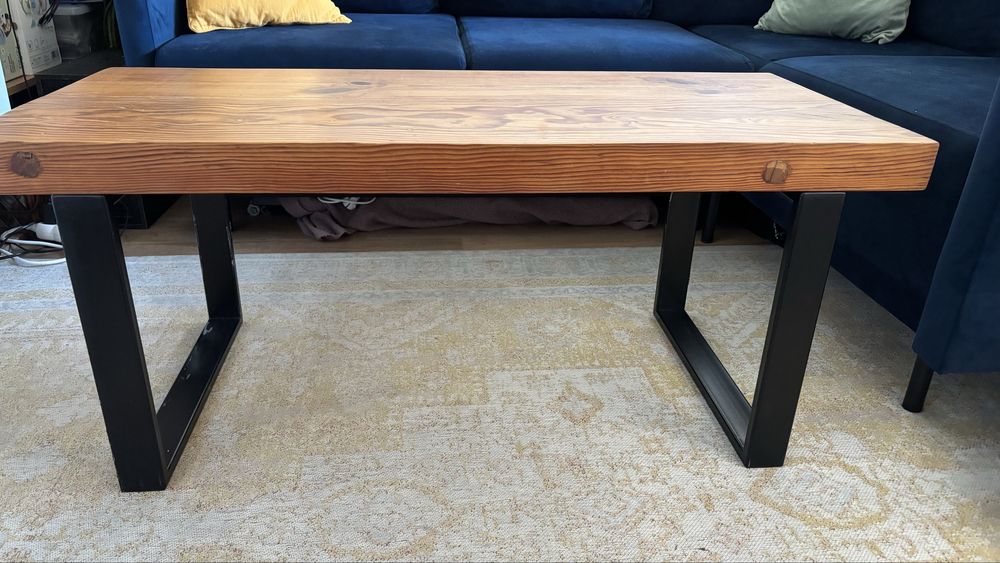 Industrialny stolik kawowy z litego drewna 115x50x49 cm
