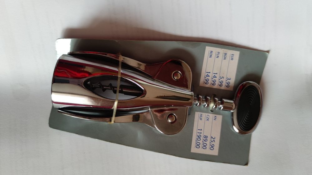 Nowy korkociąg w obudowie