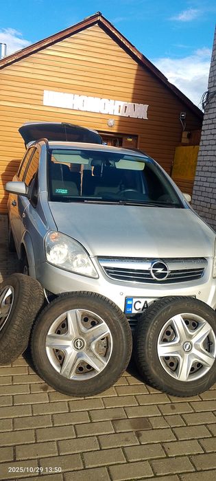 Продам комплект Шин із дисками і колпаками