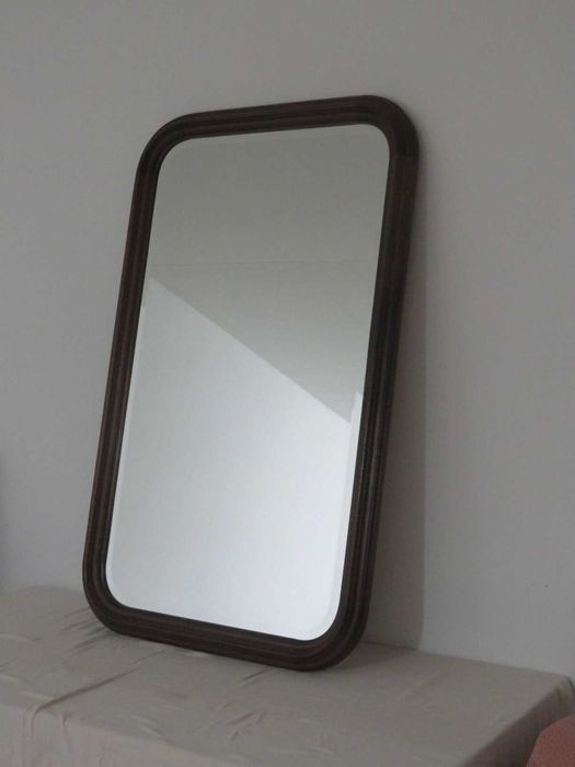Vendo espelho biselado com moldura em madeira de carvalho maciça