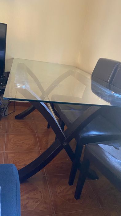 Mesa de jantar de vidro