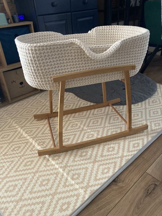Kosz Mojżeszs, kołyska, pleciony