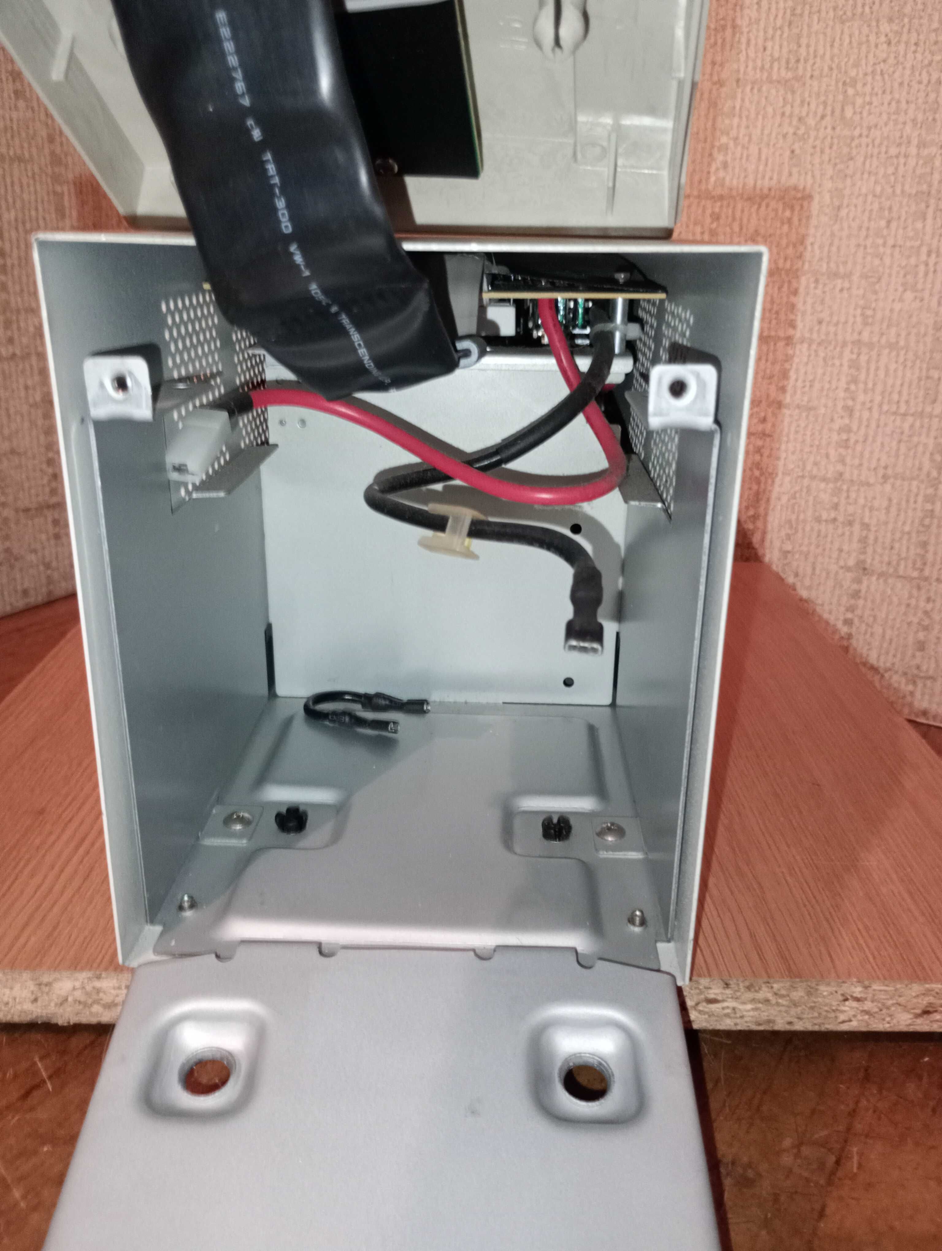 ДБЖ Ippon Smart Power Pro 1000 (600 Вт.)  (UPS, ИБП, інвертор)