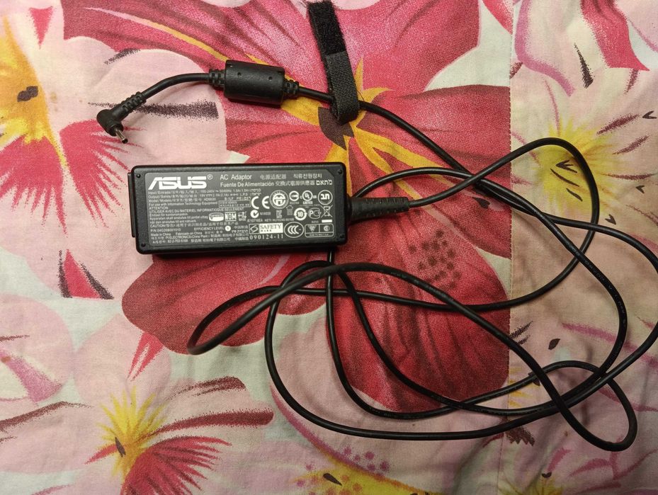 Зарядне до ноутбука блок живлення ASUS 19V 2.1A (2.5x0.7mm)