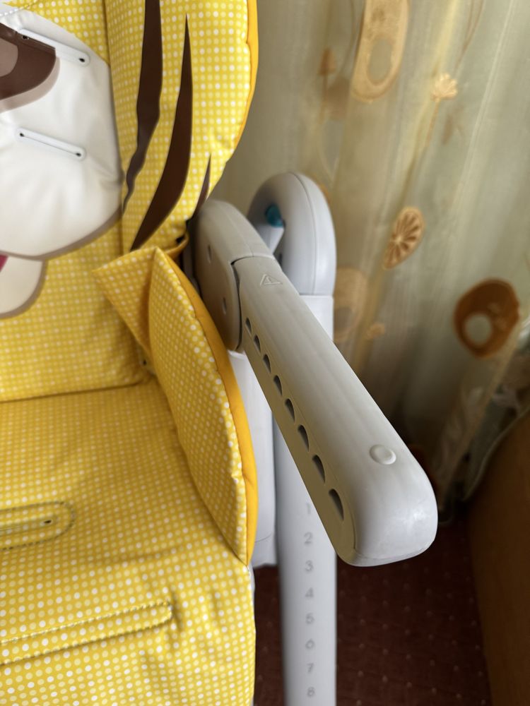Продам стілець для годування CHICCO