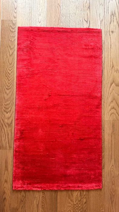 Nowoczesny Dywan Czerwony – Dodaj głębi wnętrzu! (80x150 cm)