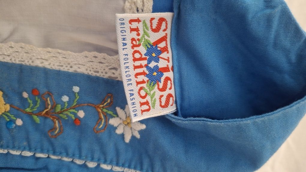 Vestido, bebé para uns 3 ou quatro meses.