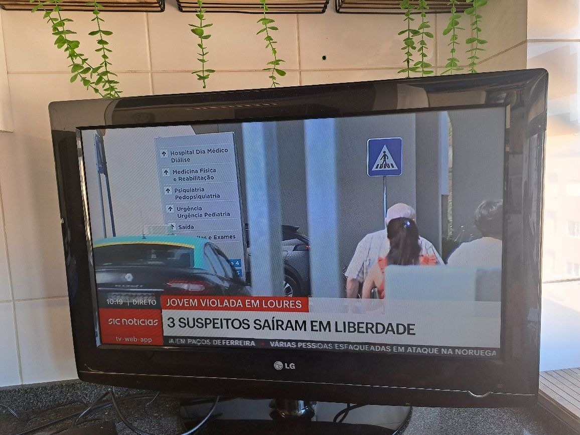 Tv LG 32 in, com comando
