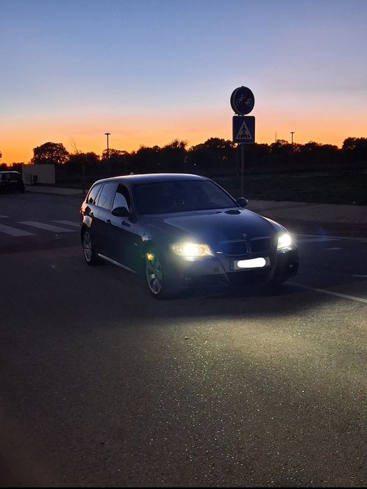 BMW E91 320D Touring Pack M

2.0 177cv Cx.Manual 6v

Ano/mês 2008/02