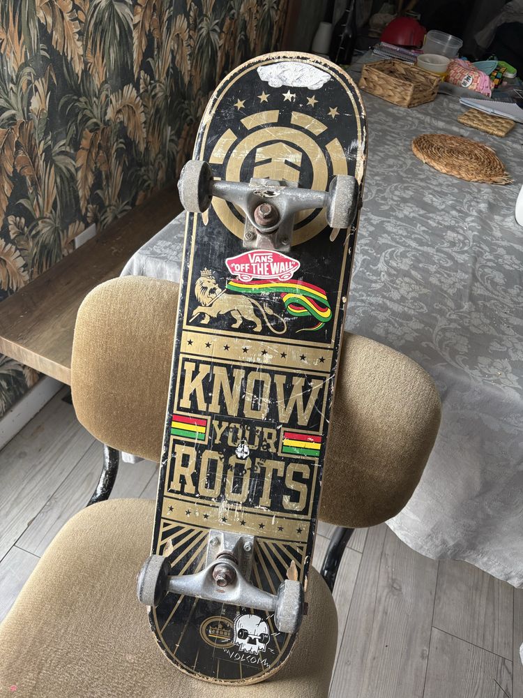 Skate element com algumas marcas de uso