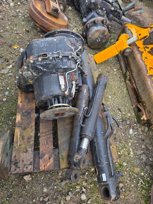 Jcb części skrzynia,tłok,karetka,przedni most,zwrotnica 550 80