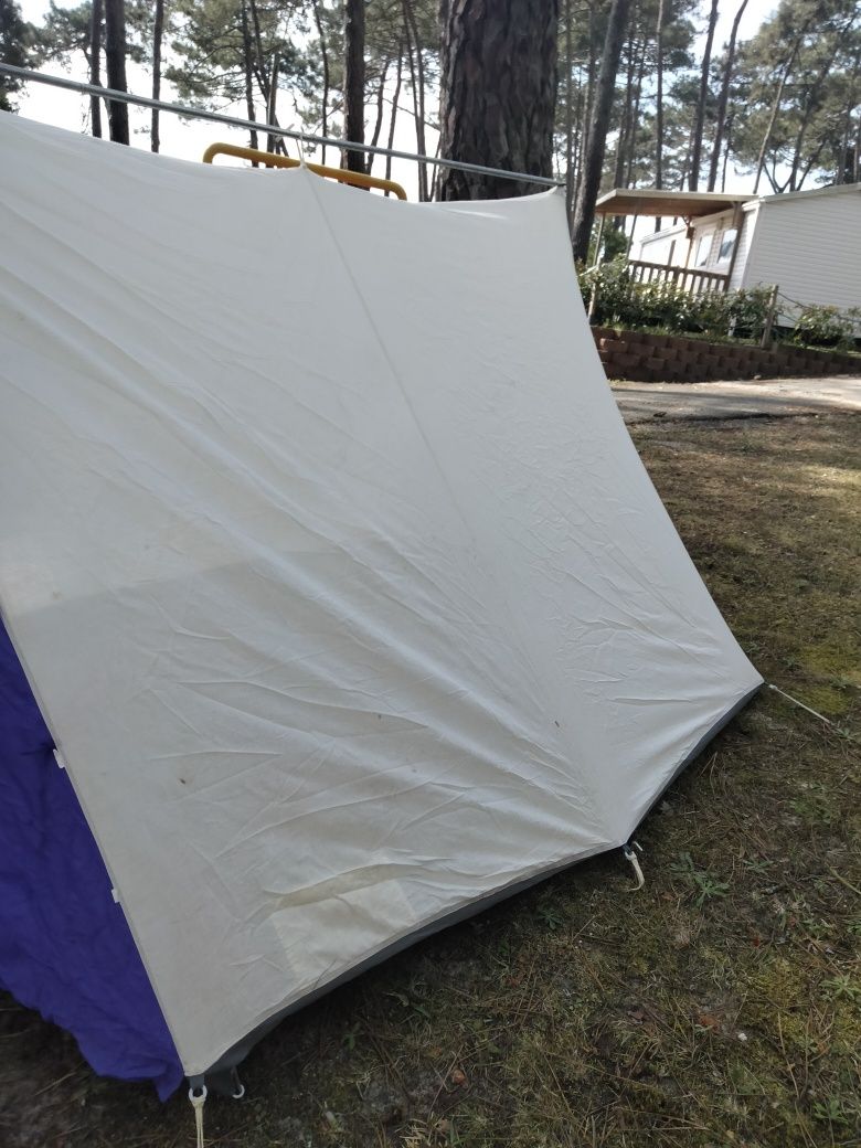 Tenda de campismo/ camping tent