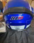 Capacete de mota azul com kit de maos livres
