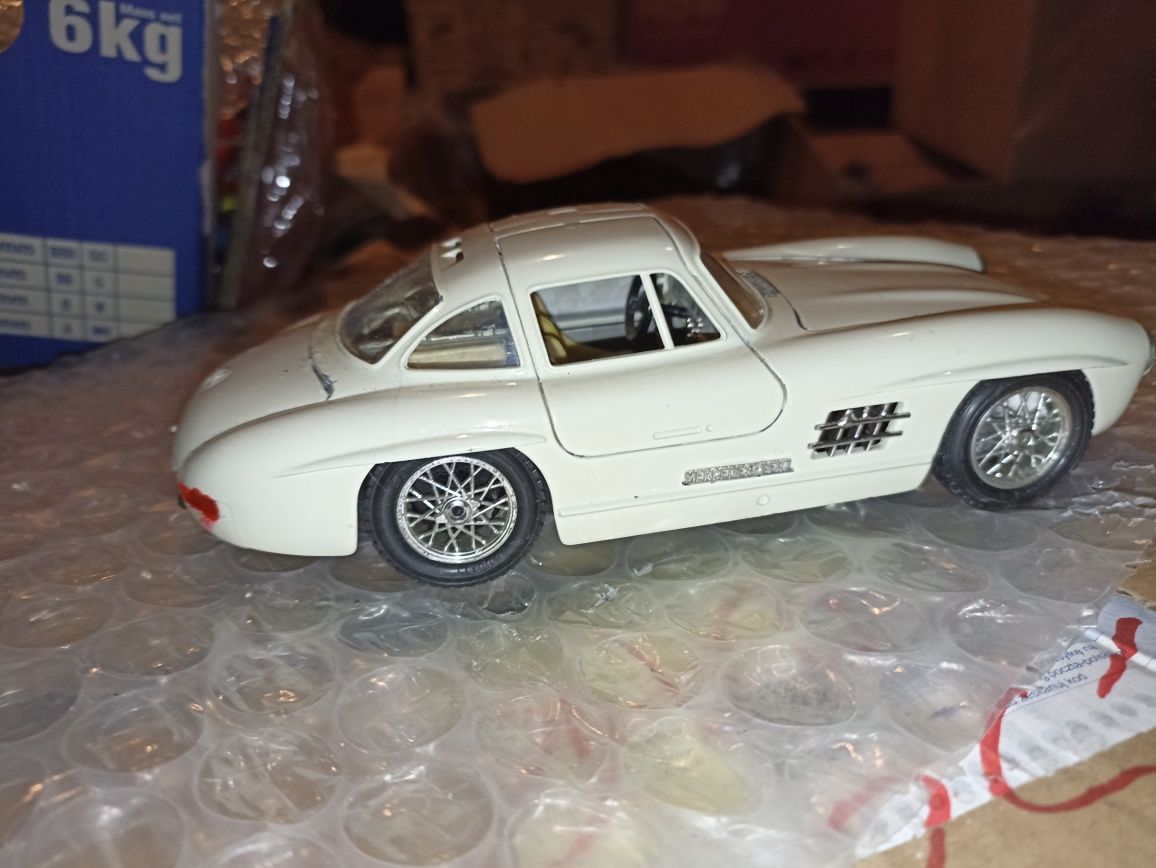 Model samochodu Mercedes Benz 300 SL Bburago 1;24