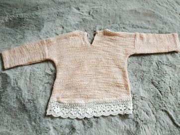 Sweterek z koronką rozmiar 62 cm