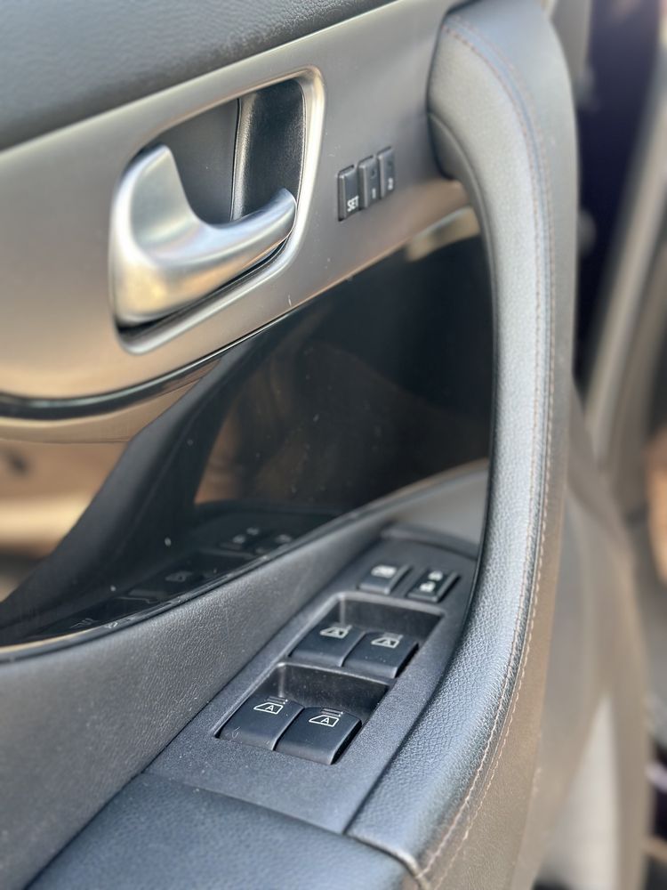 Infiniti fx 30d.