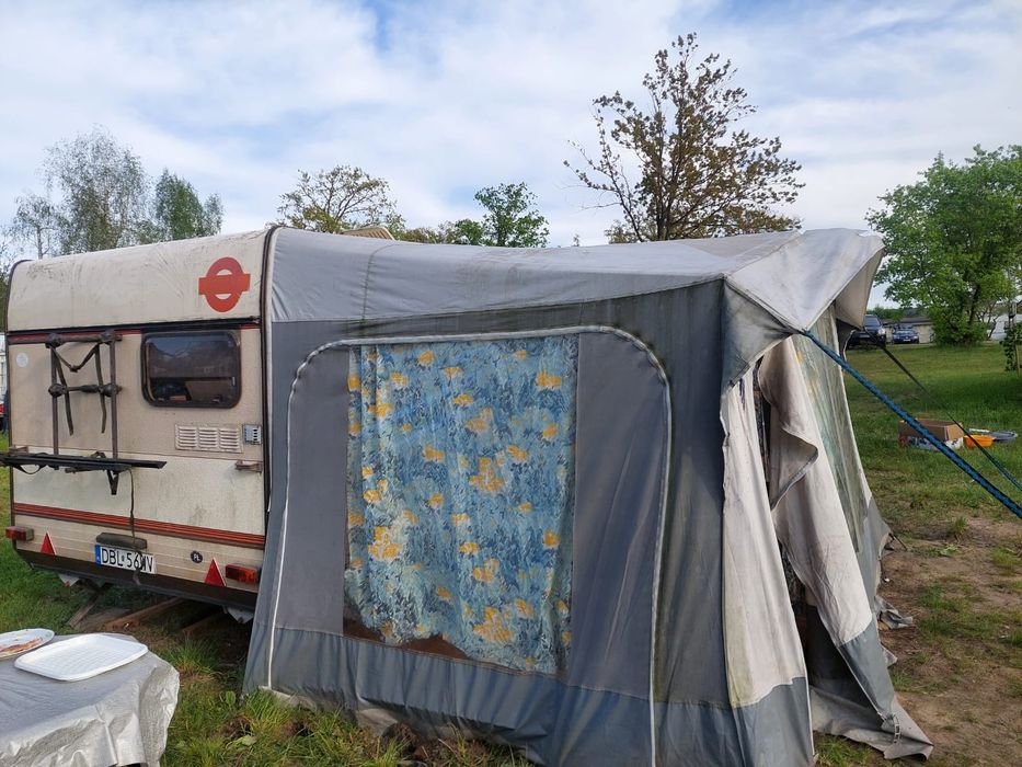 Przedsionek wraz ze stelażem 4,2 m × 2,5 m uszkodzony