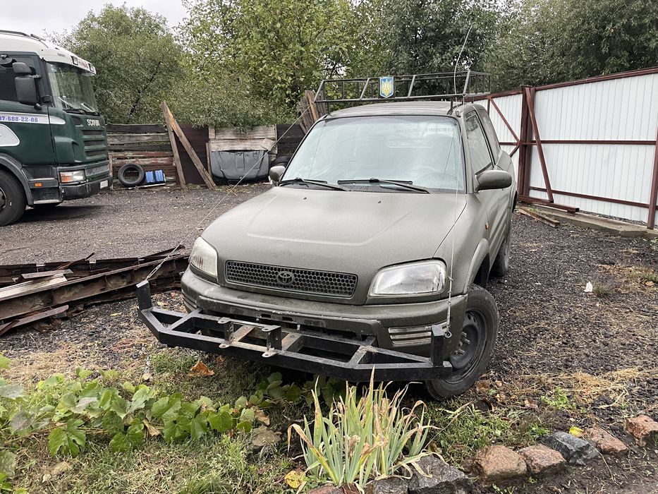 Toyota Rav 4 на повному ходу ПОВНИЙ привід