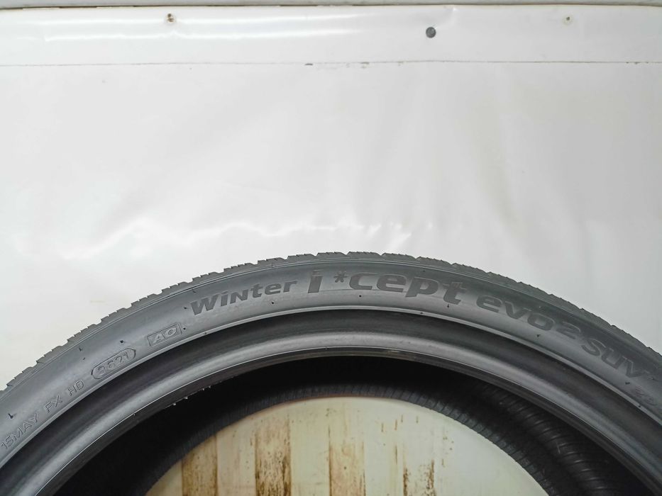 Hankook Winter I*Cept Evo 2 SUV 295/35/23 21r. 108W 2x5,6mm (4551)