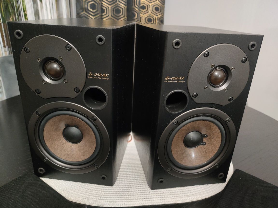 Kolumny Onkyo. monitory