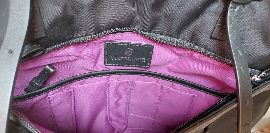 Сумка-рюкзак б/у Victorinox Victoria Harmony -2 in 1 Laptop Backpack