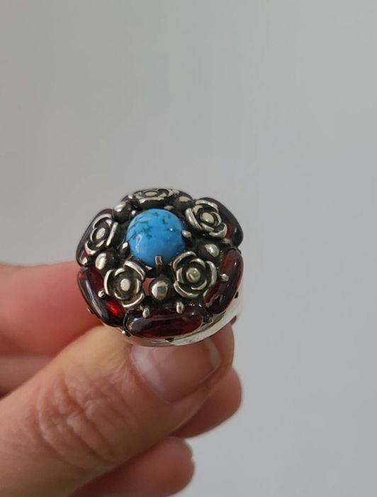 Авторське срібне кільце з бірюзою та гранатами