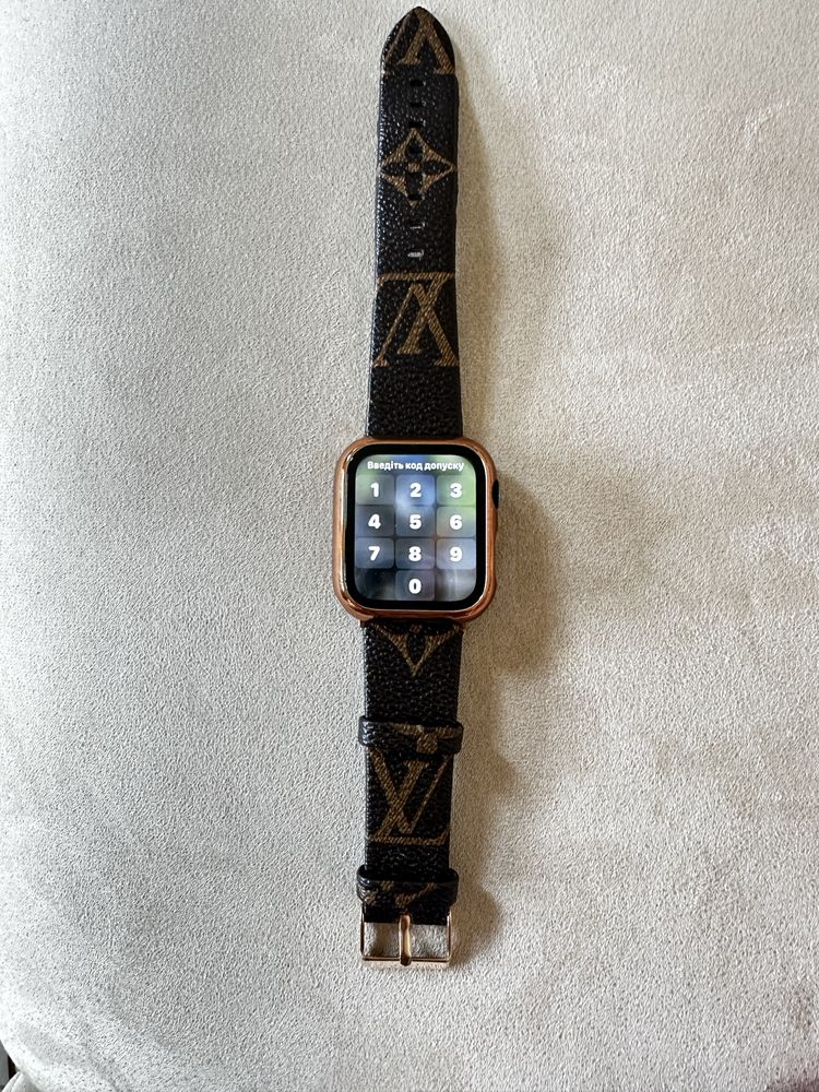 Ремінець і накладка на Apple Watch 6, 44mm