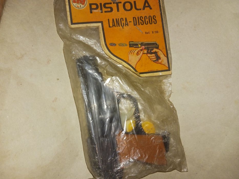 Arma de discos aniga em palstico