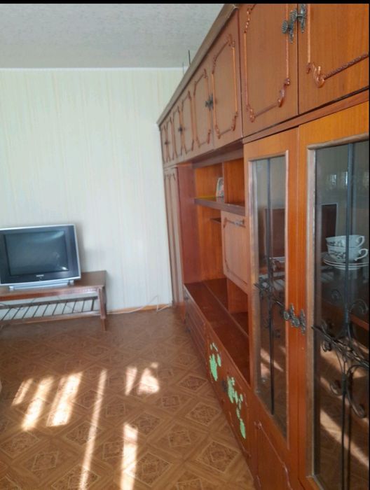 Сдам свою 1 кїмнатну квартиру метро Героев Труда .Дружби народов 202
