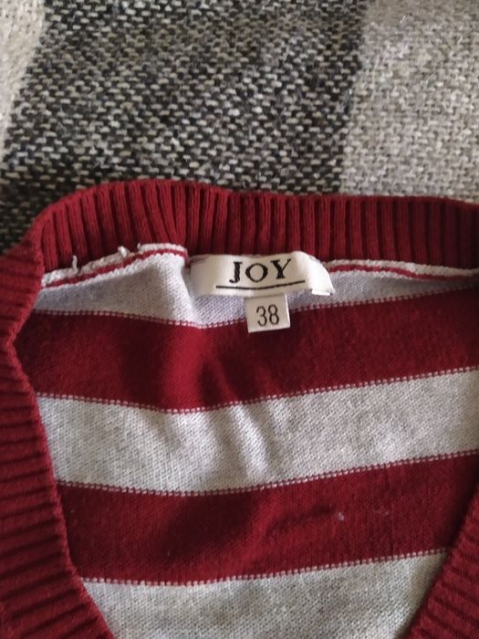 Кофта в полоску, червоний і сірий