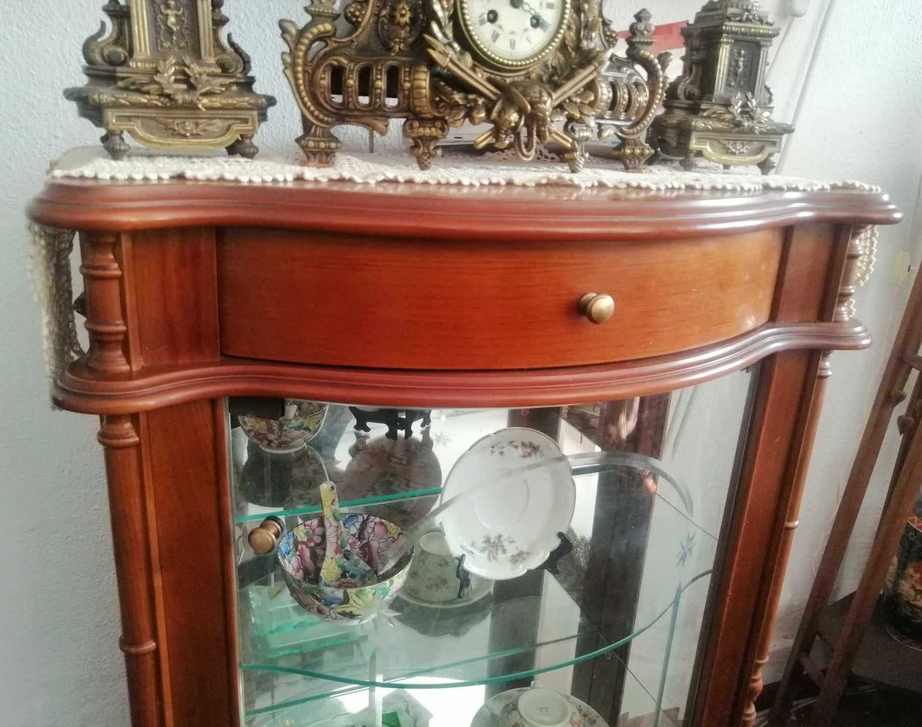 2 Móveis/ Vitrine em madeira maciça ( Vendo individual) Ler Descrição