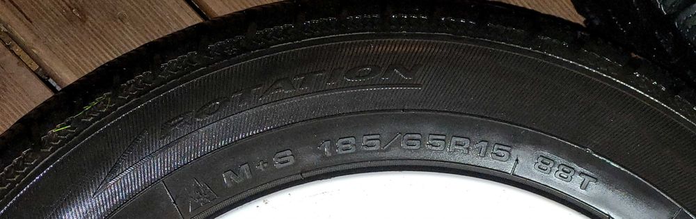 Felgi aluminiowe białe z oponami zimowymi 15 Dębica Frigo 2 185/65 R15