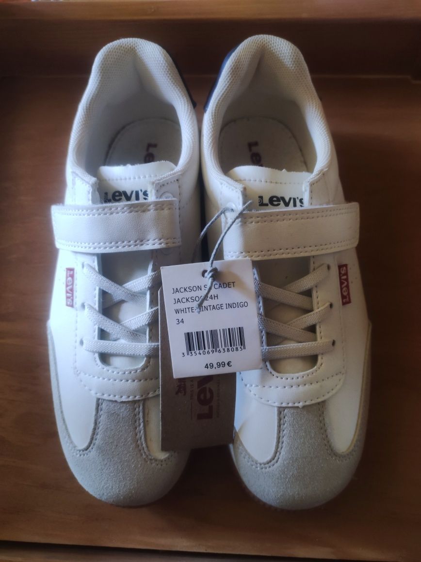 Sapatilhas Levi's novas 34