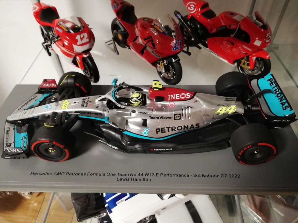 Miniatura F1 1/18 Mercedes Hamilton 2022 Spark Bahrain