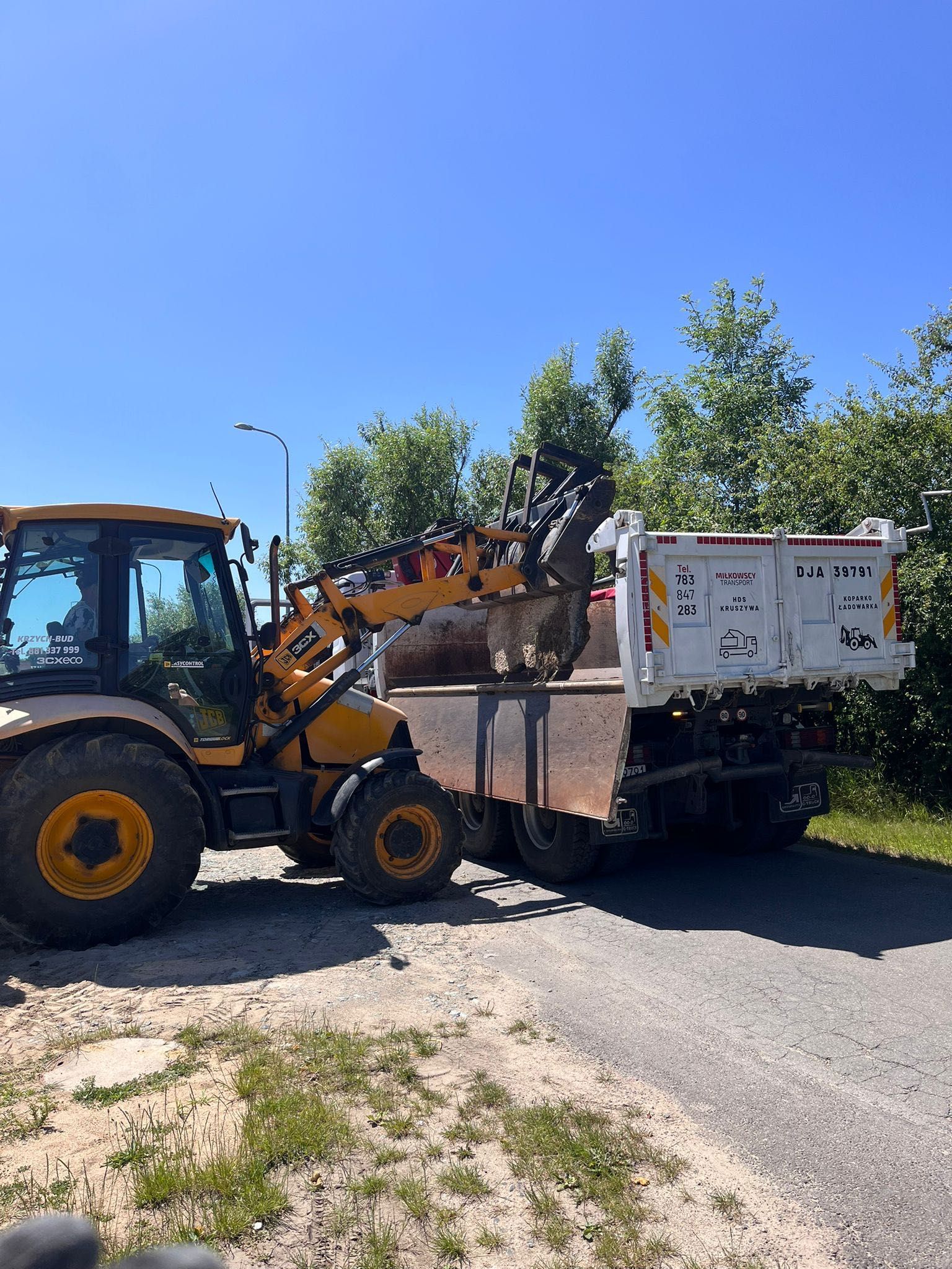 Transport materiałów sypkich  oraz towarów , HDS , Koparko - Ładowarka