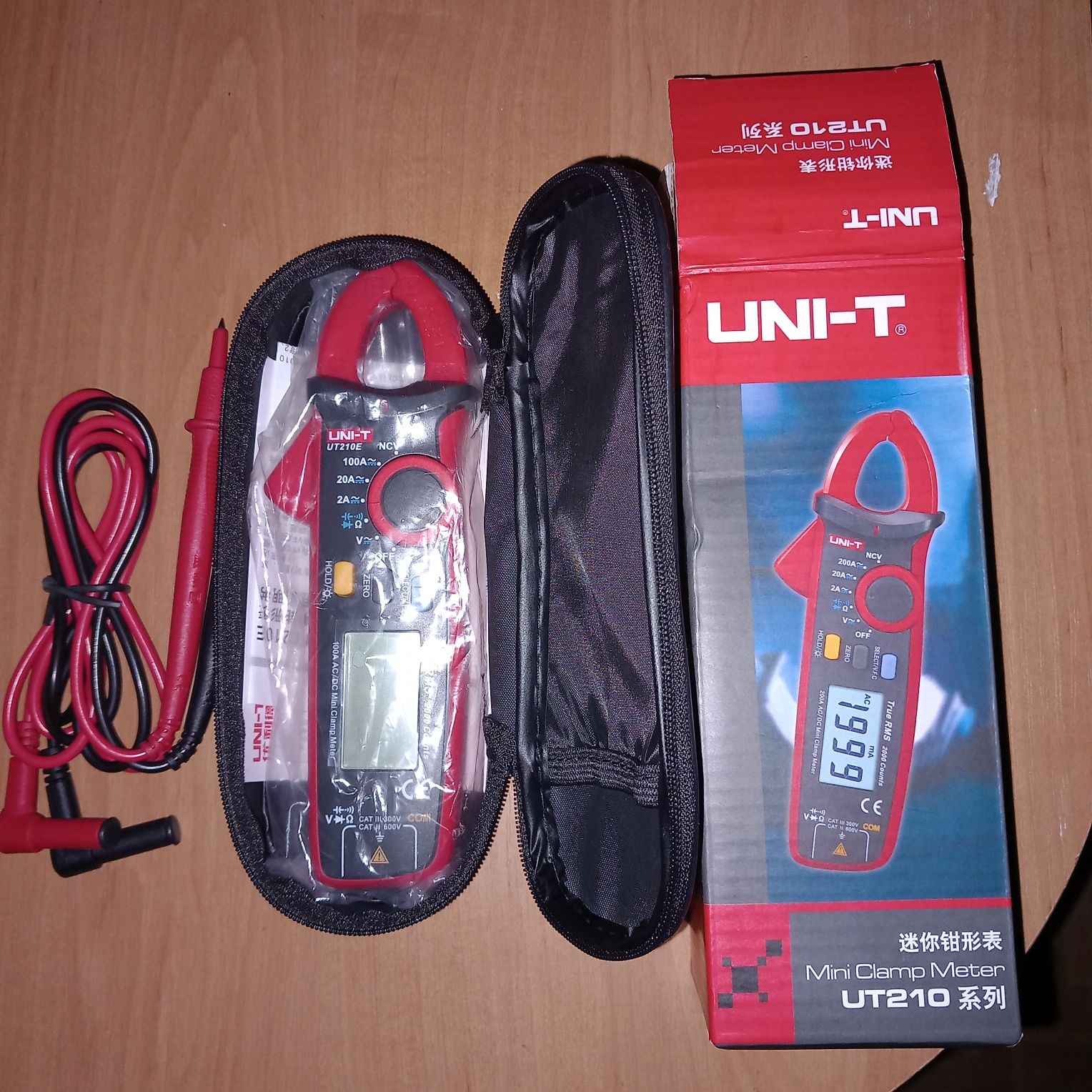 Токоизмерительные клещи UT210E