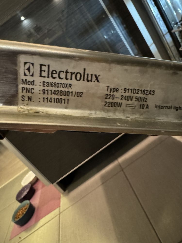 Посудомийна машина Electrolux ESI68070XR