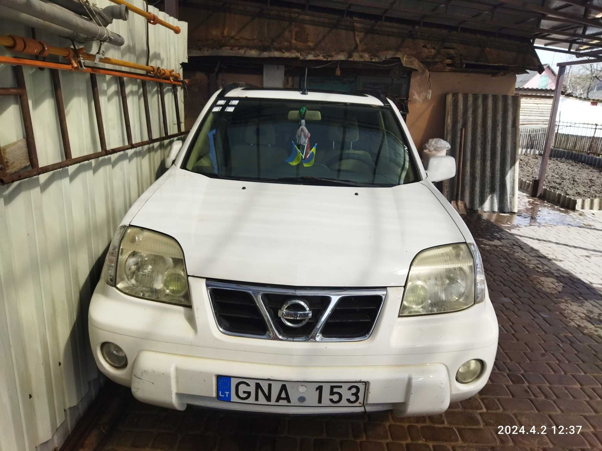 Автомобиль Nissan x-trail