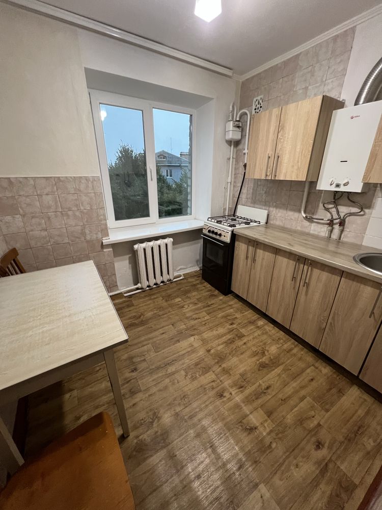 Продам 1 кім квартиру в цегляному будинку