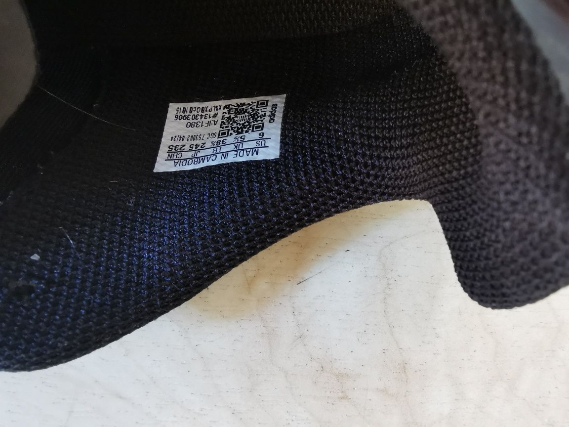 Buty piłkarskie korki adidas czarno-złote r. 38