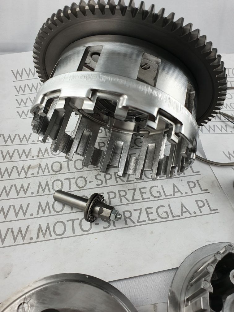 Sprzęgło kosz sprzęgła Suzuki GSR 600